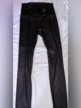 Black Snake-Texture Leggings